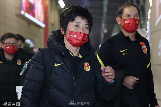 该片由乔迪·希尔执导，改编自布莱克·克劳奇所著同名畅销小说，扎克·埃夫隆将在片中分饰两角，扮演狂热粉丝兰斯·邓克奎斯特和好莱坞万人迷詹姆斯·詹森，故事讲述两人共享一张脸的追梦之旅。